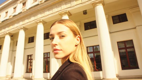 有关女人, 有吸引力, 步行的免费素材视频