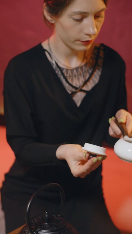 有关亚洲文化, 喝, 垂直视频的免费素材视频