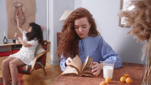 有关书, 书页, 牛奶的免费素材视频