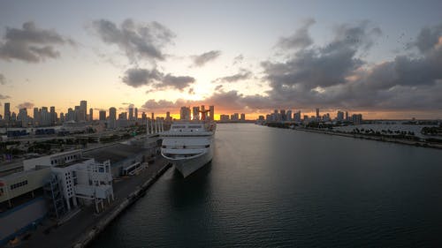 有关停泊, 城市, 多云的的免费素材视频