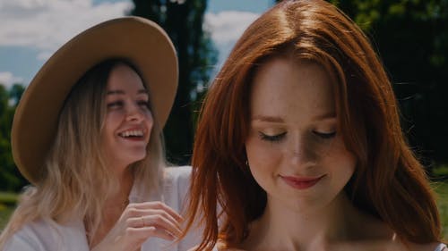 有关女性, 微笑, 户外的免费素材视频