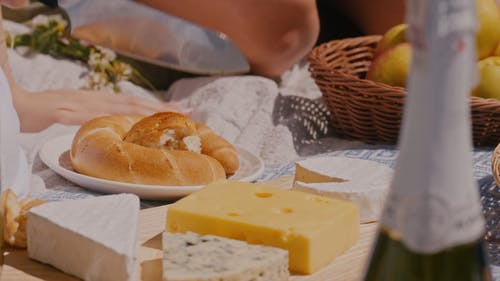 有关乳酪, 刀, 切片的免费素材视频