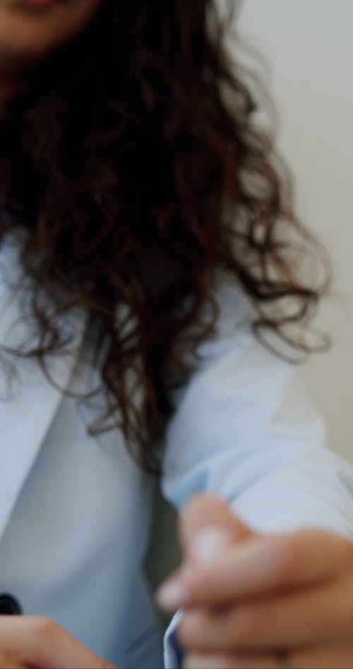 有关垂直视频, 女人, 手的免费素材视频