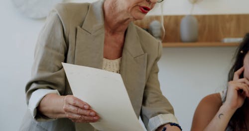 有关商量, 女性, 奶奶的免费素材视频