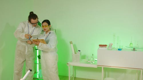 有关个人保护设备, 人, 化学家的免费素材视频