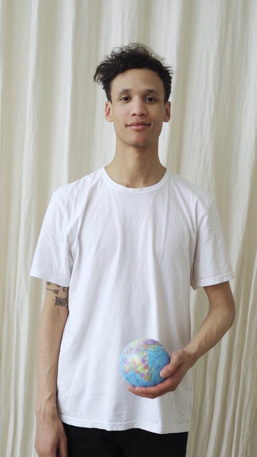 有关人, 垂直视频, 室内的免费素材视频