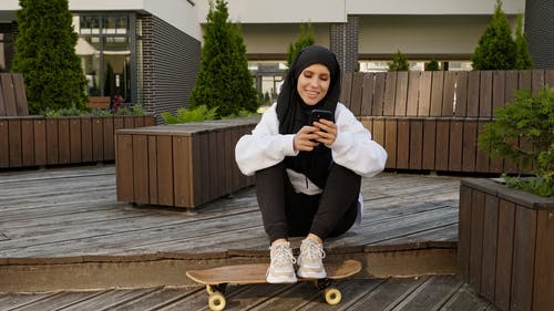 有关坐, 女人, 微笑的免费素材视频