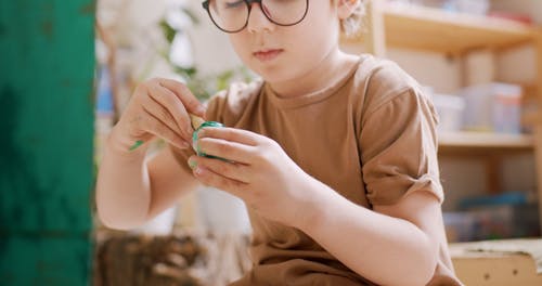 有关creating, 儿童, 小的免费素材视频