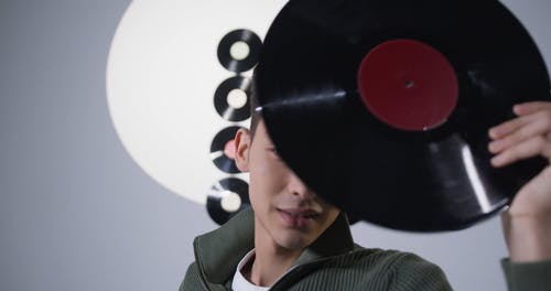 有关人, 坐, 室内的免费素材视频