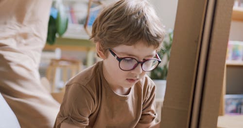 有关creating, 儿童, 小的免费素材视频