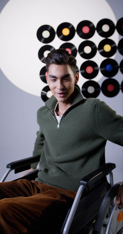 有关人, 低角度, 坐的免费素材视频