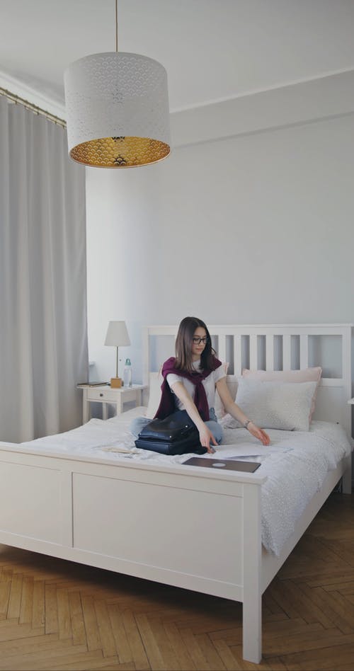 有关事情, 呆在家里, 坐的免费素材视频