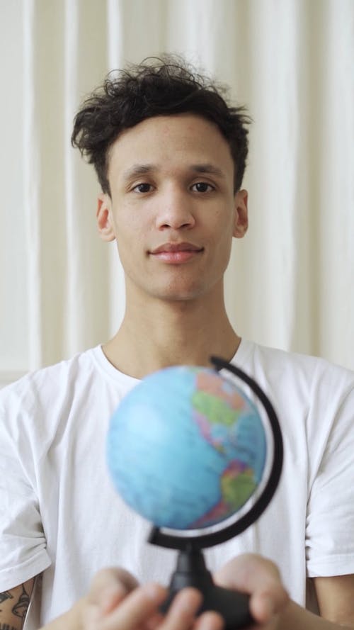 有关人, 垂直视频, 室内的免费素材视频