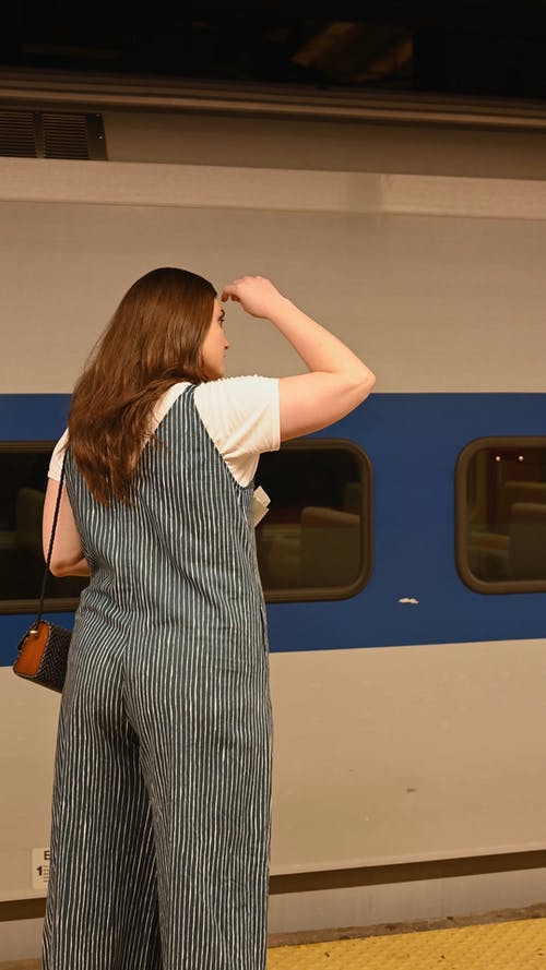 有关人, 地铁站, 垂直视频的免费素材视频