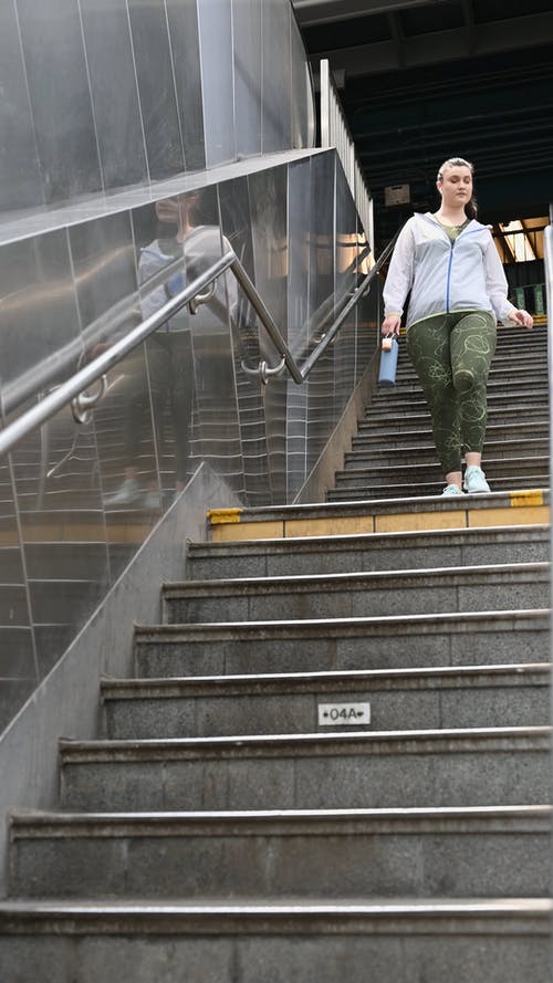 有关下降, 加上大小, 可重复使用的免费素材视频