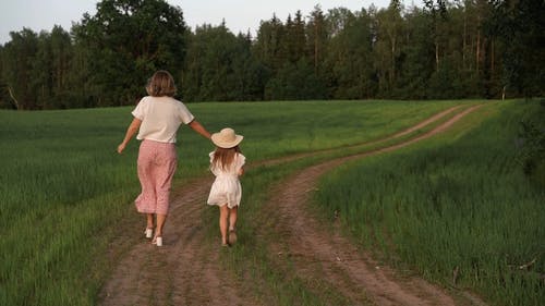 有关儿童, 後视图, 户外的免费素材视频