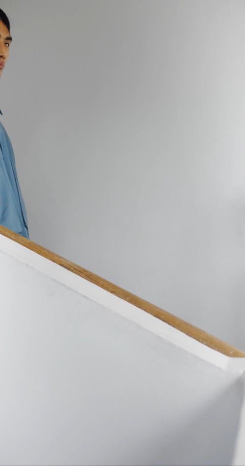 有关垂直视频, 室内, 扶手的免费素材视频