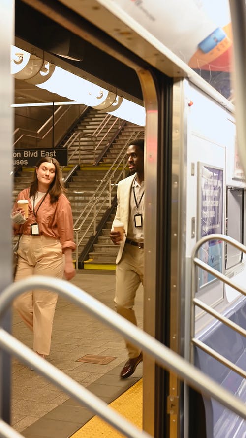 有关公共交通, 同事, 地铁的免费素材视频