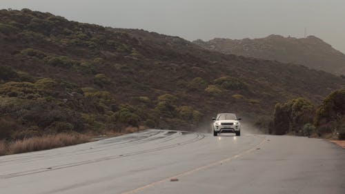 有关SUV, 下雨, 下雨天的免费素材视频