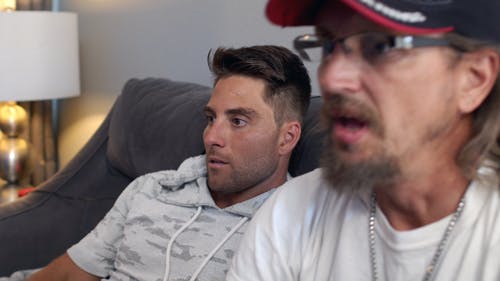 有关一起, 儿子, 坐的免费素材视频