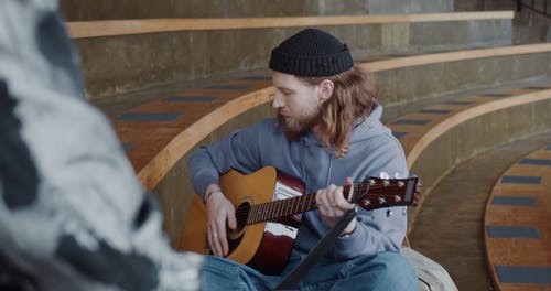 有关人, 吉他手, 坐的免费素材视频