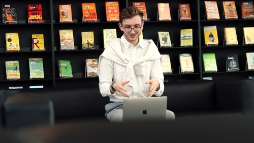 有关互联网, 人, 坐的免费素材视频