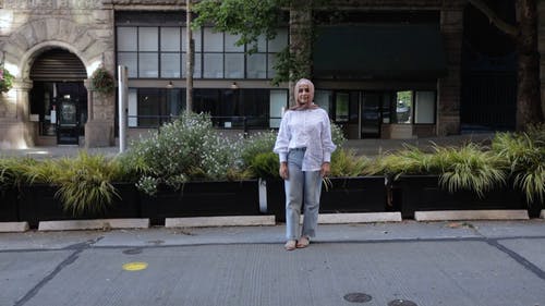 有关城市, 女人, 户外的免费素材视频