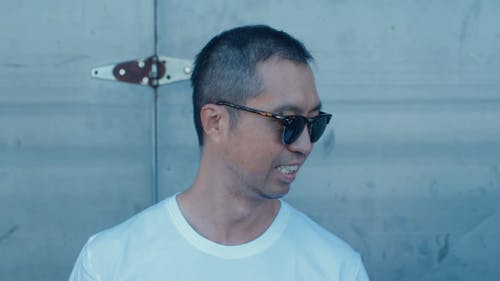 有关人, 墨镜, 微笑的免费素材视频