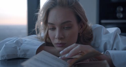 有关人, 公寓, 女人的免费素材视频