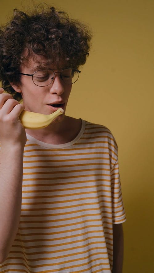 有关人, 垂直视频, 卷发的免费素材视频