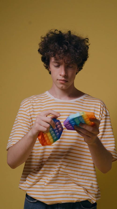 有关人, 垂直视频, 弹跳玩具的免费素材视频