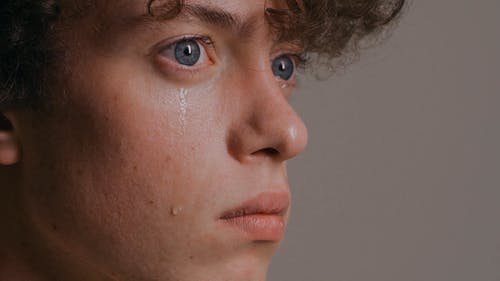 有关人, 工作室, 悲伤的免费素材视频