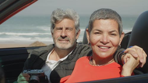 有关一对, 坐, 微笑的免费素材视频