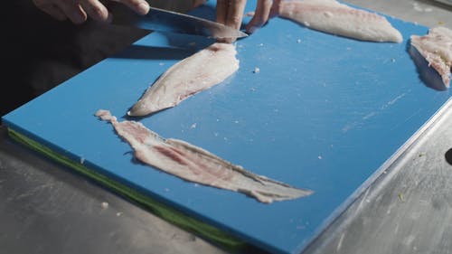 有关刀, 切菜板, 手的免费素材视频