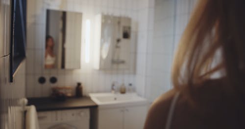 有关内衣, 反射, 女人的免费素材视频