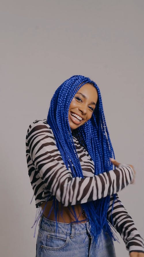 有关喜悦, 垂直视频, 工作室拍摄的免费素材视频