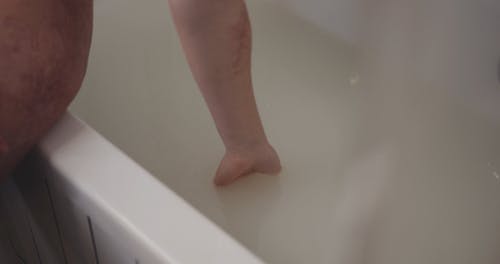 有关内衣, 室内, 浴室的免费素材视频