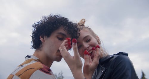 有关一对, 低角度视图, 吃的免费素材视频