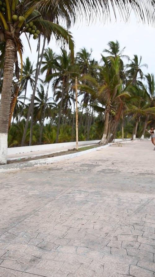 有关休闲装, 垂直视频, 娱乐的免费素材视频