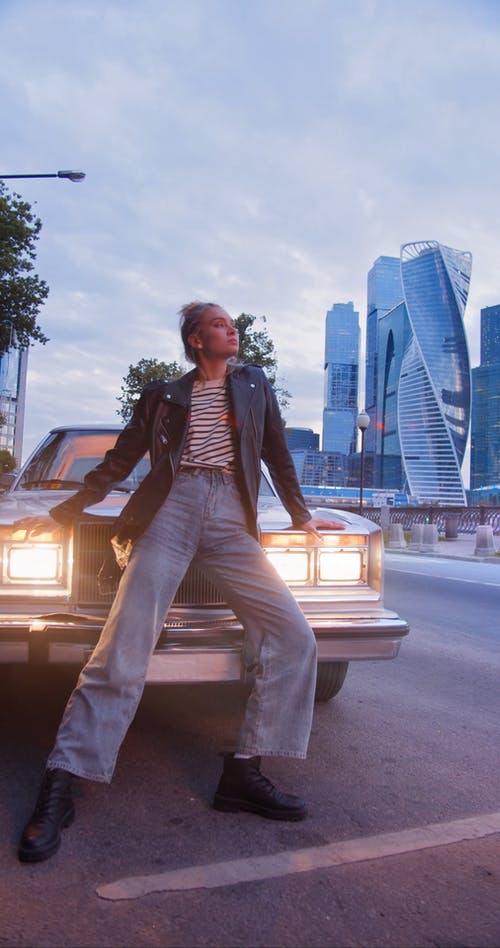 有关低角度拍摄, 垂直视频, 女人的免费素材视频