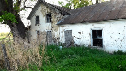 有关包围, 废弃的房子, 户外的免费素材视频