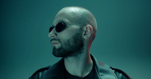 有关冷色调, 严肃, 墨镜的免费素材视频