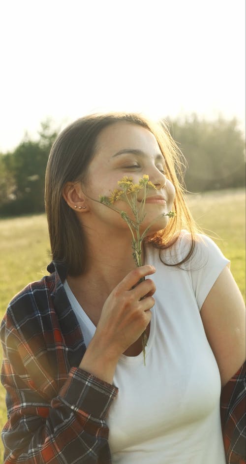 有关垂直视频, 女人, 微笑的免费素材视频