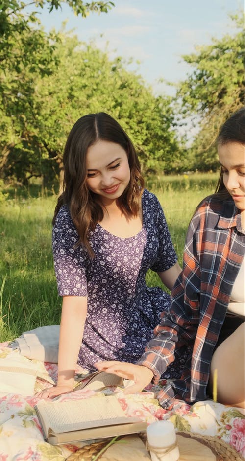 有关一起, 垂直视频, 女性的免费素材视频