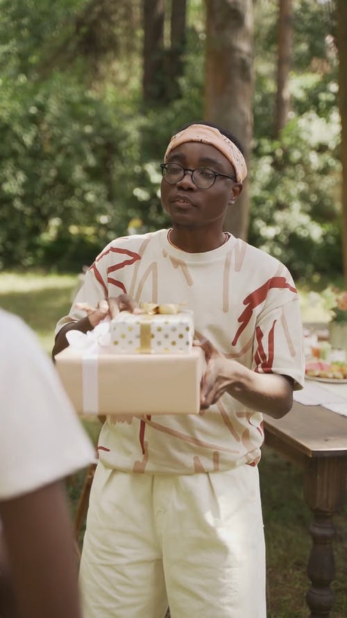 有关垂直视频, 成人, 户外的免费素材视频