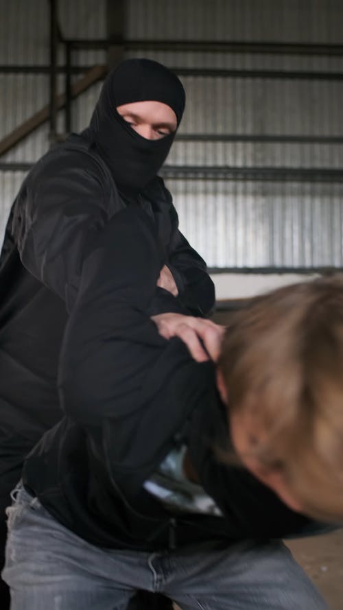 有关不悦, 侵略性, 仓库的免费素材视频