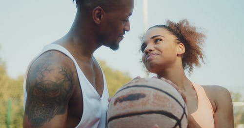 有关一对, 户外, 握住的免费素材视频