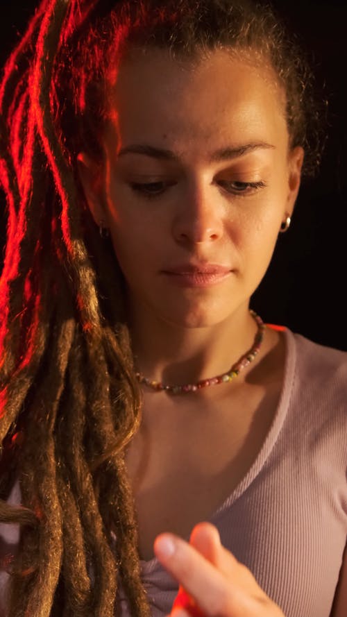 有关垂直视频, 女人, 年轻的免费素材视频