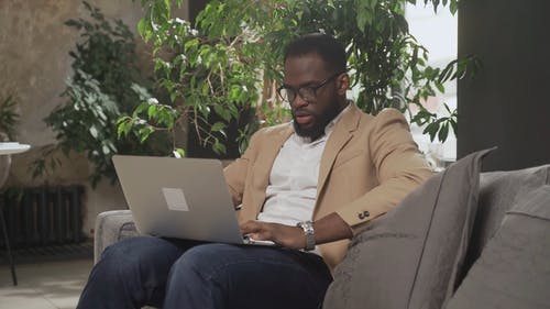 有关＃室内, 人, 坐的免费素材视频