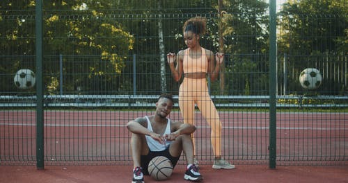 有关一对, 人, 在地上的免费素材视频